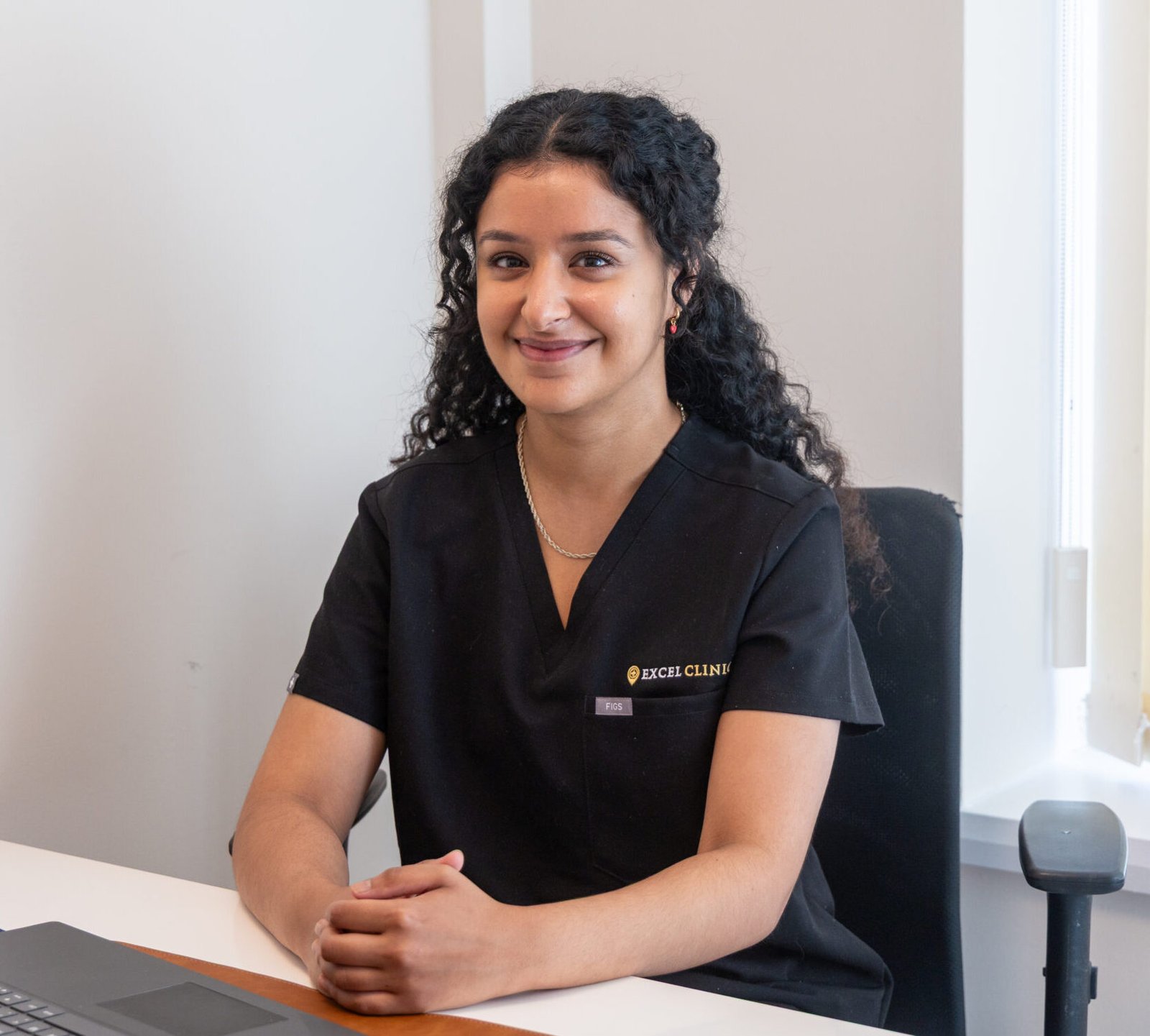 Dr Khaula Safdar hair transplant surgeon in Cardiff Clinic